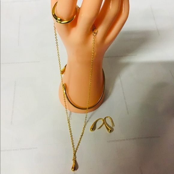 ❤️❤️ Beautiful Gifts 5Piece Jewelry Set Gold Color Plated Metal Color: Yellow - Picture 1 of 3